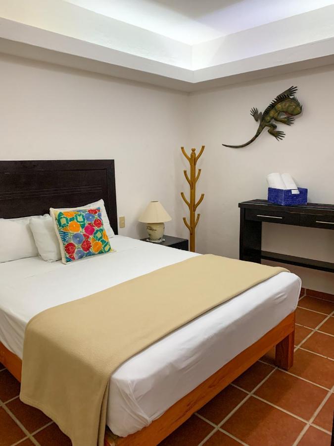La Iguana Vallarta Lgbt Adults Only - Romantic Zone - Party Clubbing Street Puerto Vallarta Buitenkant foto
